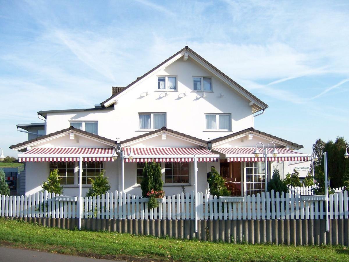 Hotel & Restaurant Am Kirschberg Alten Buseck Экстерьер фото